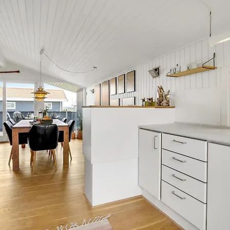 3 Bedroom Awesome In Prázdninový dům *