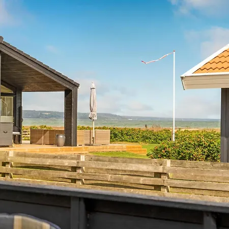 3 Bedroom Awesome In Holiday home *