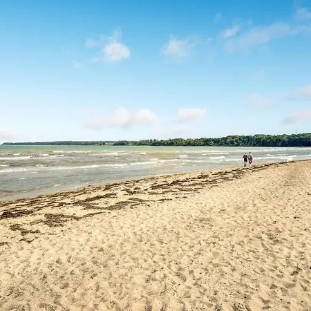 3 Bedroom Awesome In Holiday home *